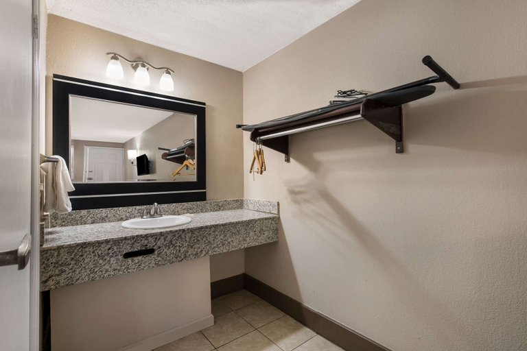 Bathroom 4, Rodeway Inn Charlotte Airport Area, Mecklenburg