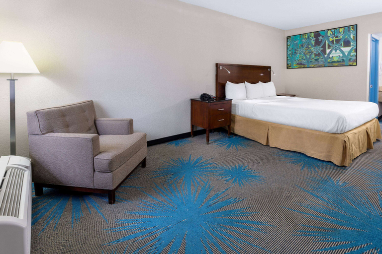 Bedroom 3, Days Inn by Wyndham Columbia, Richland