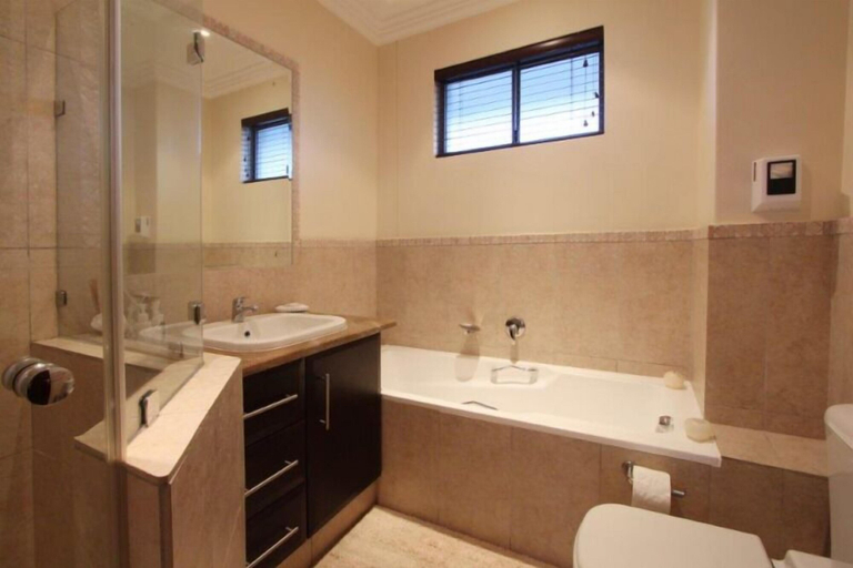Bathroom 3, Ocean View Penthouse, iLembe