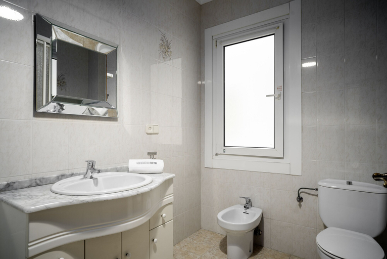 Bathroom 4, SansebastianForYou Market Apartment, Guipúzcoa