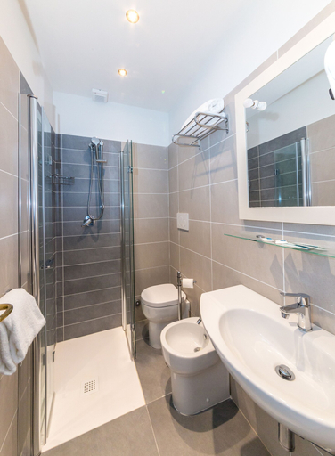 Bathroom 4, Hotel Torino, Venezia