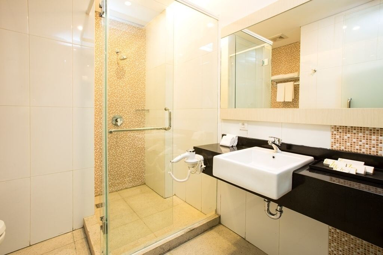 Bathroom 5, Horison Hotel Ultima Timika, Mimika