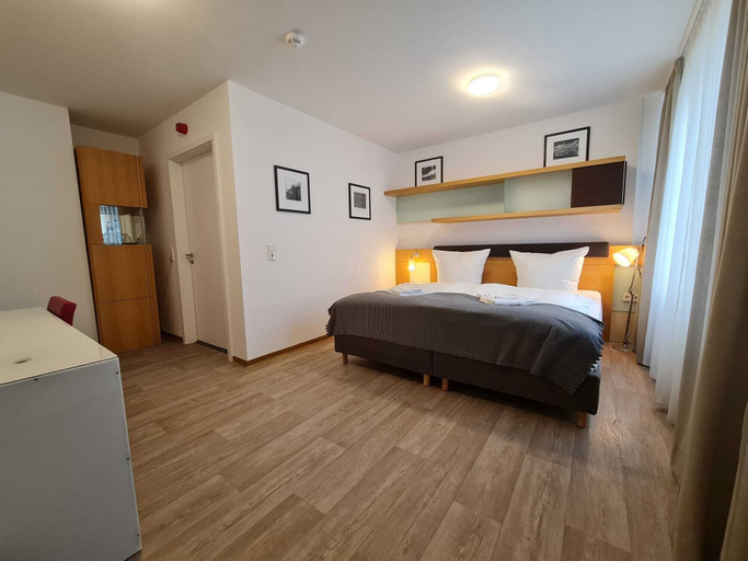 Bedroom 2, check-inn hotel Offenbach, Offenbach am Main