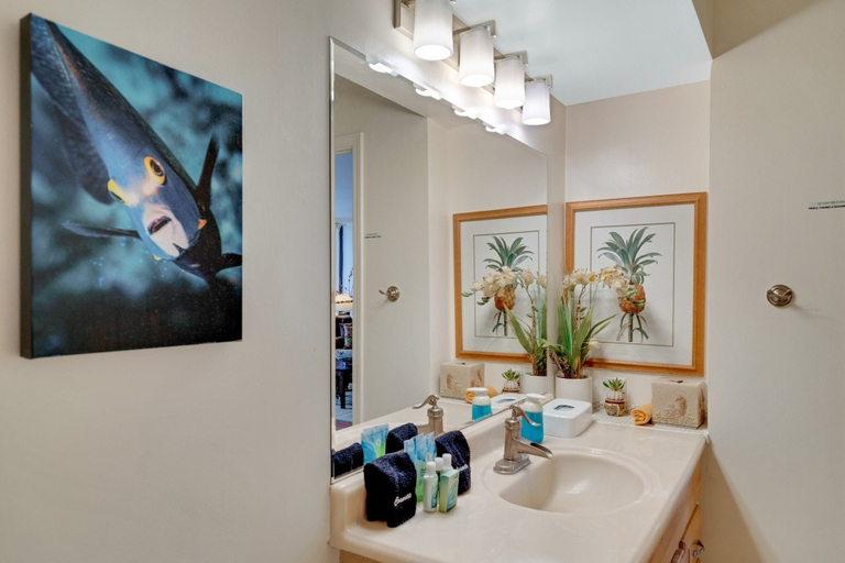 Bathroom 4, Deluxe Condo with Recreation Deck View, Free parking & WiFi, Honolulu