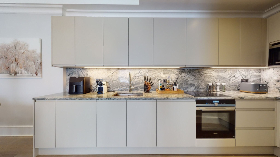 Others 5, Amazing Newly Refurbished Mews House, London