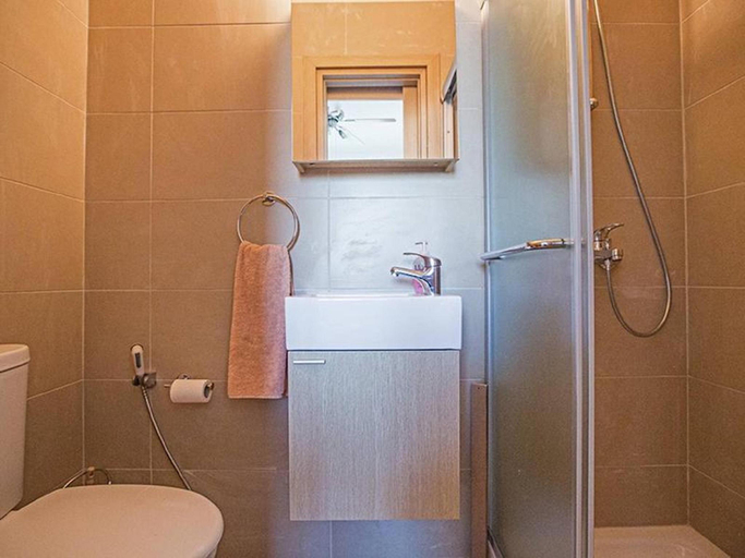 Bathroom, Apt Faye, Beautiful 2bdr Pernera Apartment