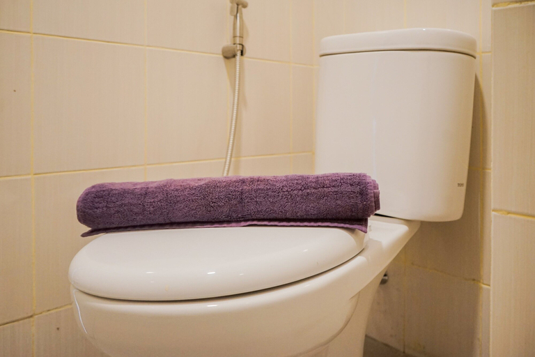 Bathroom, Comfortable Studio Apartment at Ayodhya Residences, Tangerang