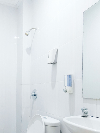 Bathroom 4, Lucky Inn & Cafe, Makassar