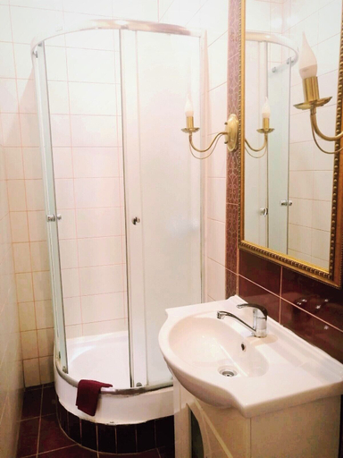 Bathroom 4, Ratusha apartment, L'vivs'ka
