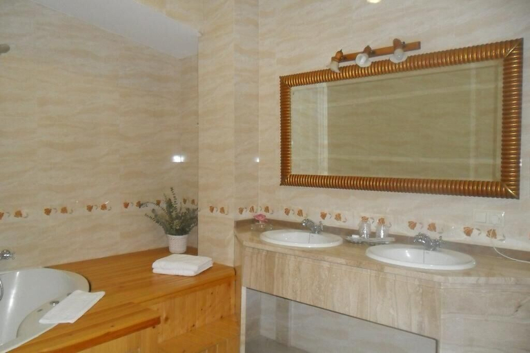 Bathroom 4, Hotel Doña Aldonza, Córdoba