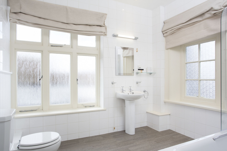Bathroom 5, The Bell Hotel, Kent