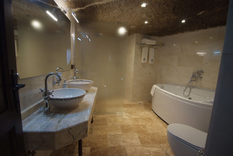 Bathroom 5, Peruna Cave, Nevşehir