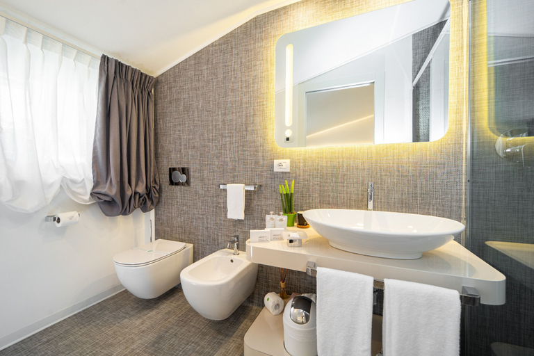 Bathroom 5, iConic Wellness Resort, Arezzo