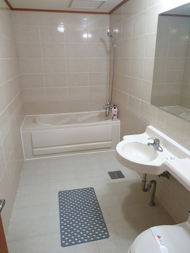 Bathroom 3, Munkyung Tourist Hotel, Mungyeong