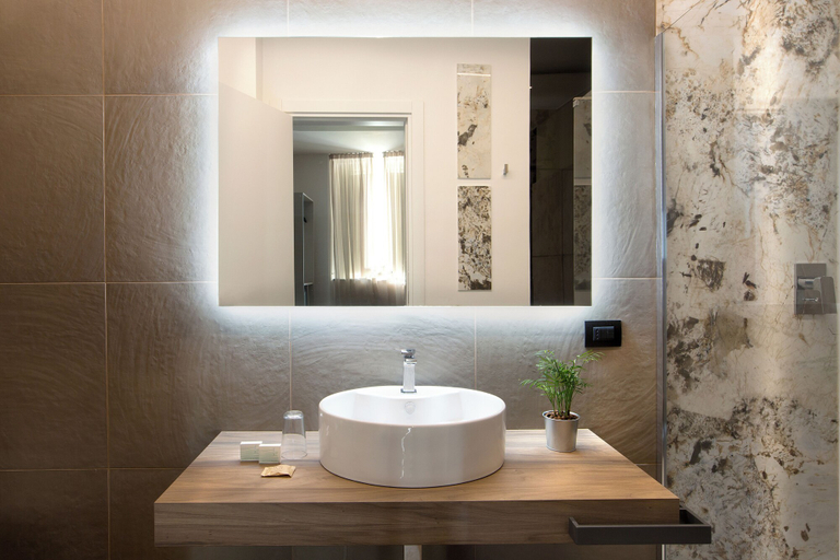 Bathroom 5, Hotel Diamond, Napoli