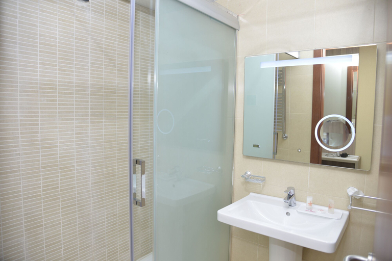 Bathroom 3, Hotel Amsterdam, Rouiba