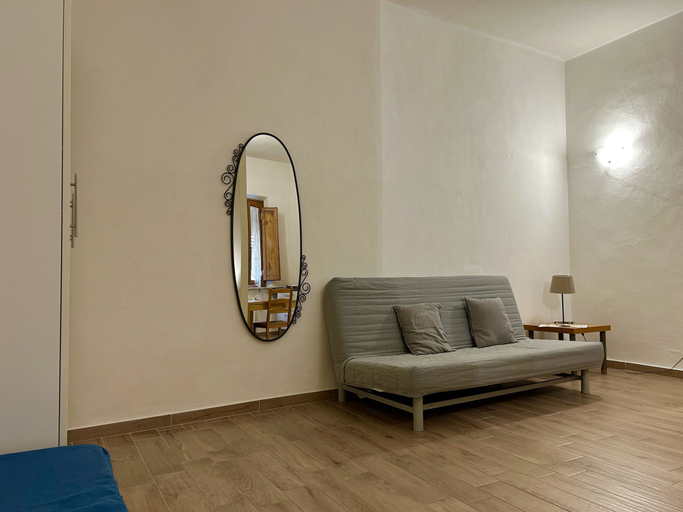 Others 4, Apartment nel centro della città, Pistoia