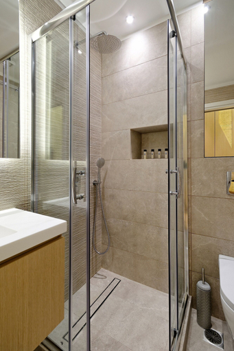 Bathroom 3, The Fancy Philosopher Apartment, Attica