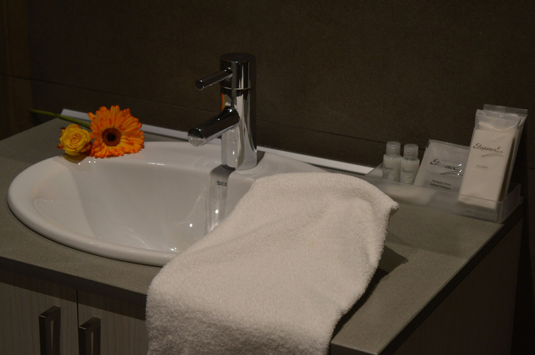 Bathroom 5, Hotel Enjoy, Rovigo