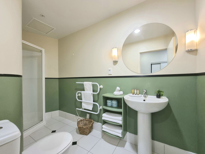 Bathroom 4, Experience The City Life-Walk Everywhere, Waitakere
