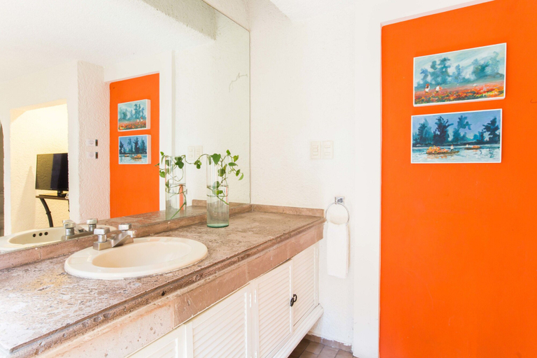 Bathroom 4, Portico Hotel Cultural, Morelia