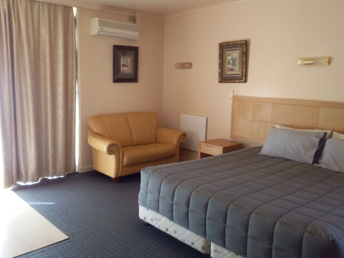 Bedroom 2, Desert Sand Motor Inn, Broken Hill
