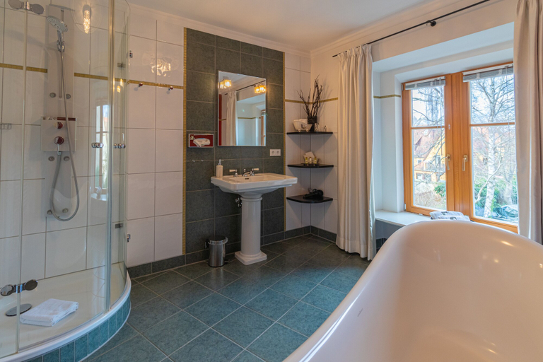 Bathroom 3, Hotel Herrnschloesschen, Ansbach