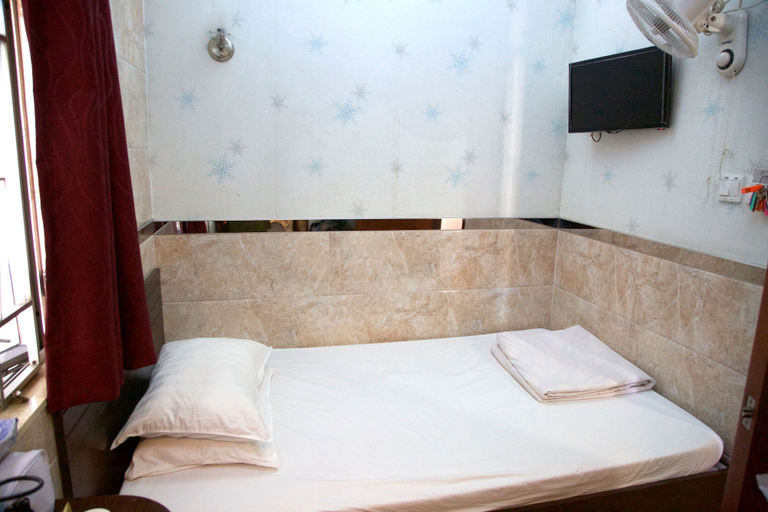 Bathroom 3, Yau King Hotel, Kowloon