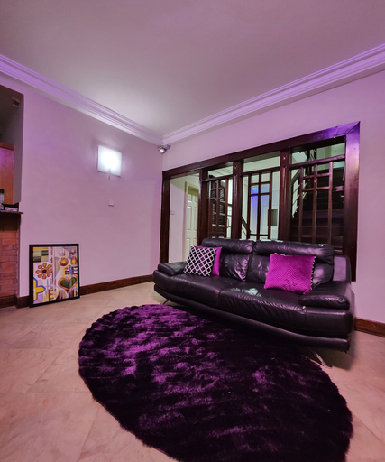 Others 5, Yenas nest, Accra
