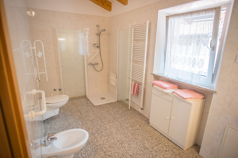 Bathroom 4, Agriturismo Trefrutti, Trento