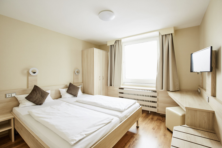 Bedroom 3, Hotel Imperial, München