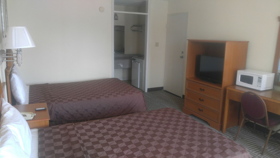 Bedroom 3, Americourt Extended Stays, Sullivan