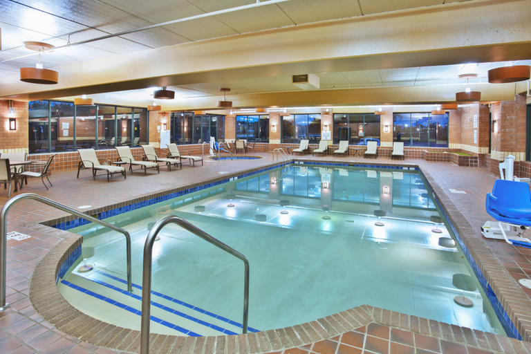 Sport & Beauty 4, Holiday Inn MANITOWOC by IHG, Manitowoc