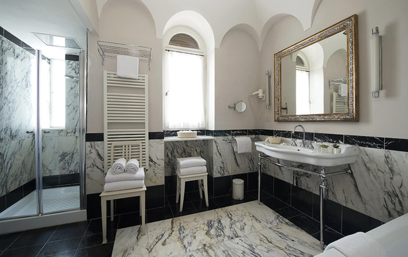 Bathroom 5, Park Palace, Florence