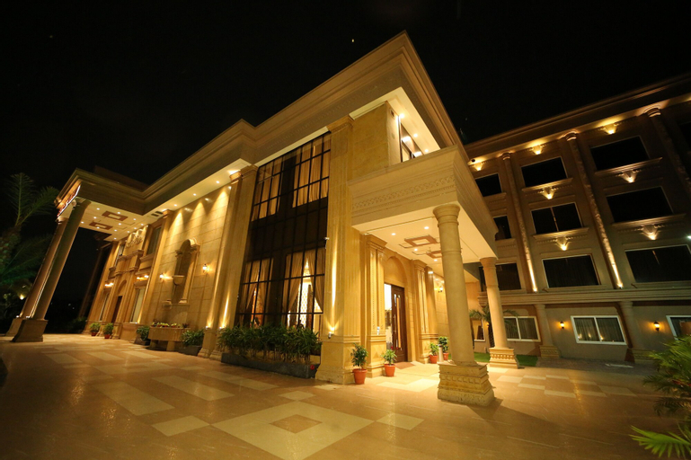 Exterior & Views