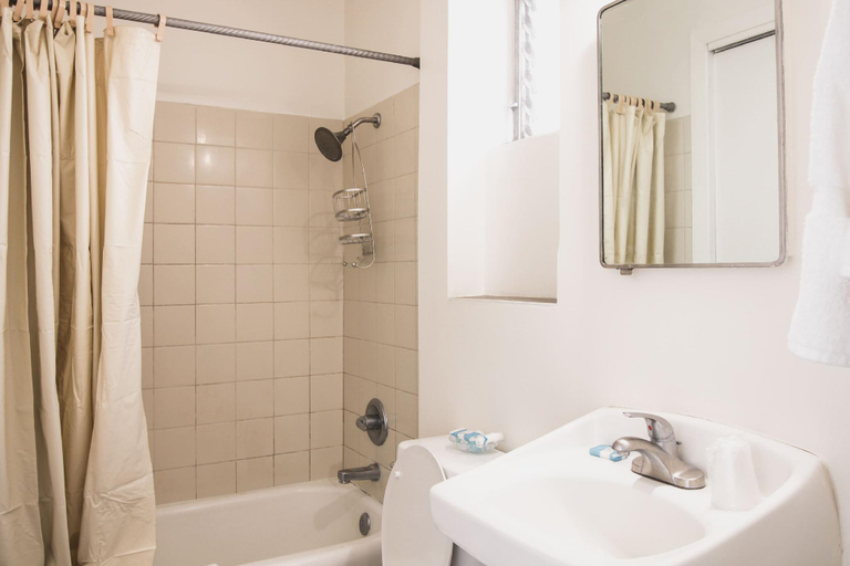 Bathroom 3, Royal Grove Waikiki, Honolulu