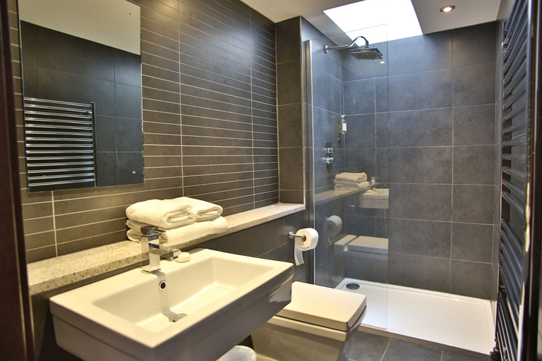 Bathroom, Northbrook Park Mews, Hampshire