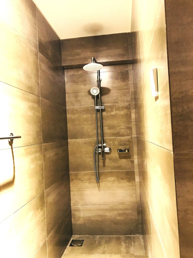 Bathroom 4, Ceylon Kingsmen Garden Hotel, Katana