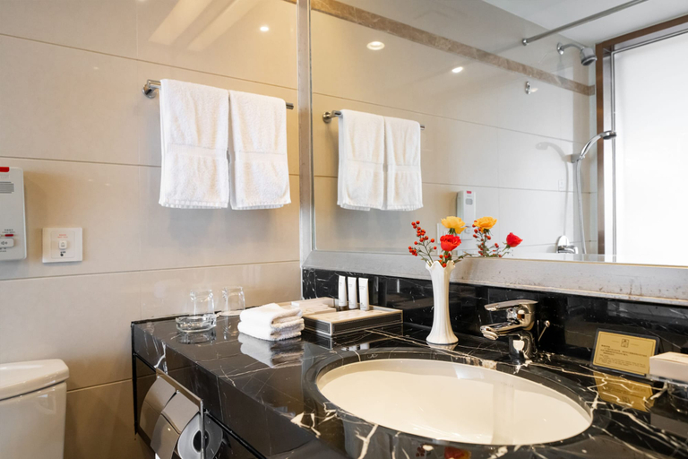 Bathroom 4, Maritim Hotel Taicang Garden, Suzhou