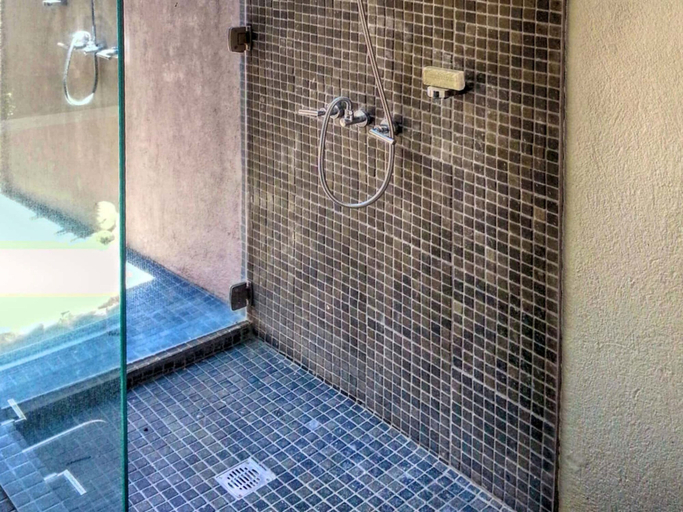 Bathroom 4, Villas by Tekoa, Osa