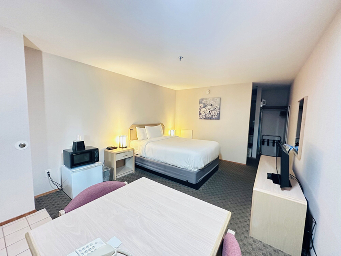 Bedroom 3, Timberland Inn & Suites, Cowlitz