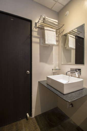 Bathroom 4, Hotel City Point, Ahmadnagar