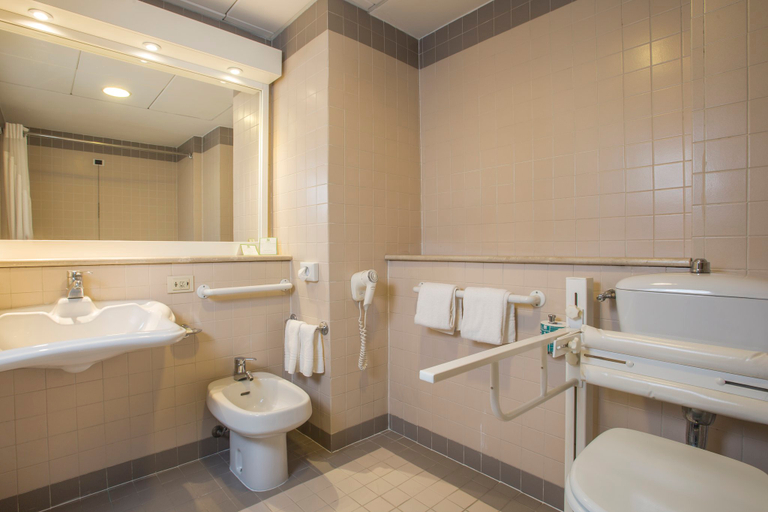 Bathroom 4, Holiday Inn NAPLES by IHG, Napoli