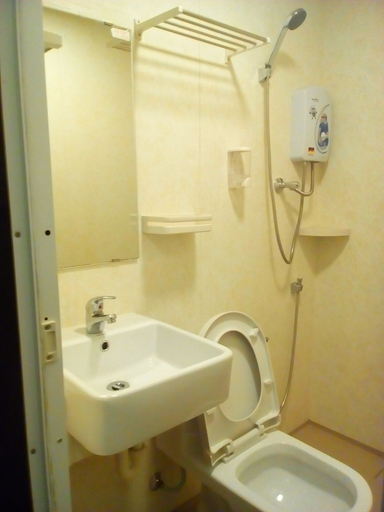 Bathroom 4, Hotel Portview, Klang