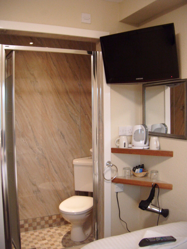 Bathroom 5, Metro Inns Falkirk, Falkirk