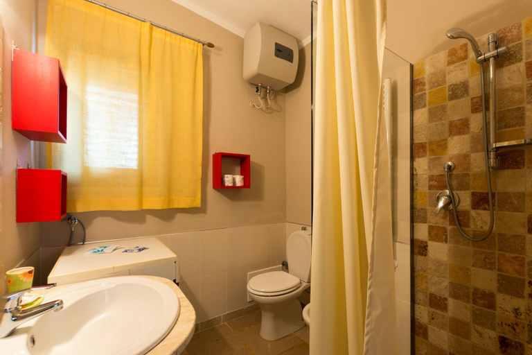 Bathroom 4, Lamia Turchese, Brindisi