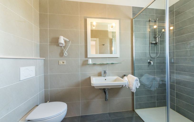 Bathroom 4, Hotel Torino, Venezia