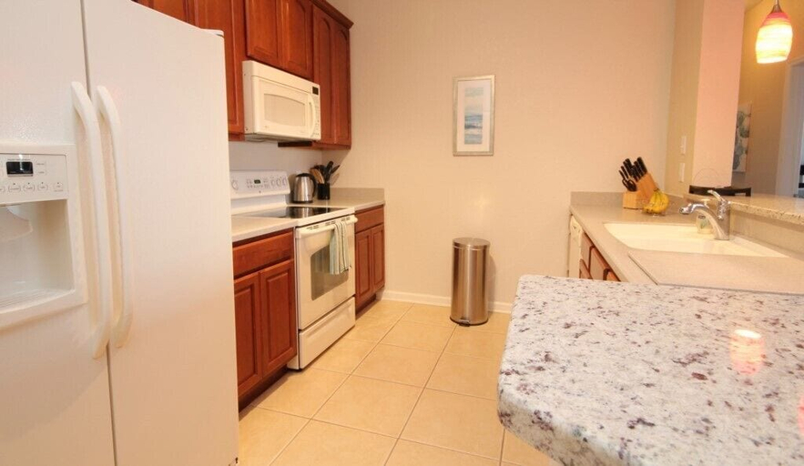 Others 5, Executive Penthouse 3 Bedroom Condo by RedAwning, Orange