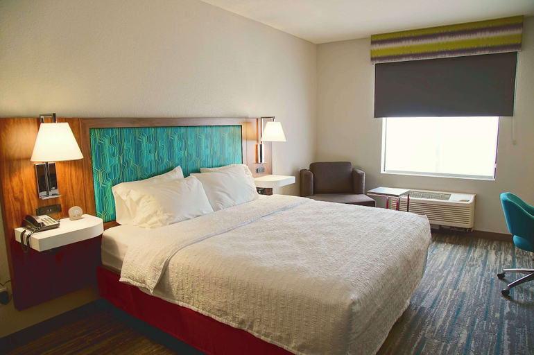 Bedroom 4, Hampton Inn & Suites Cathedral City, Riverside