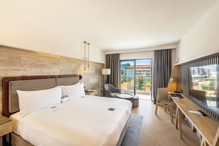 Bedroom 4, DoubleTree by Hilton Antalya-Kemer All-Inclusive Resort, Kemer